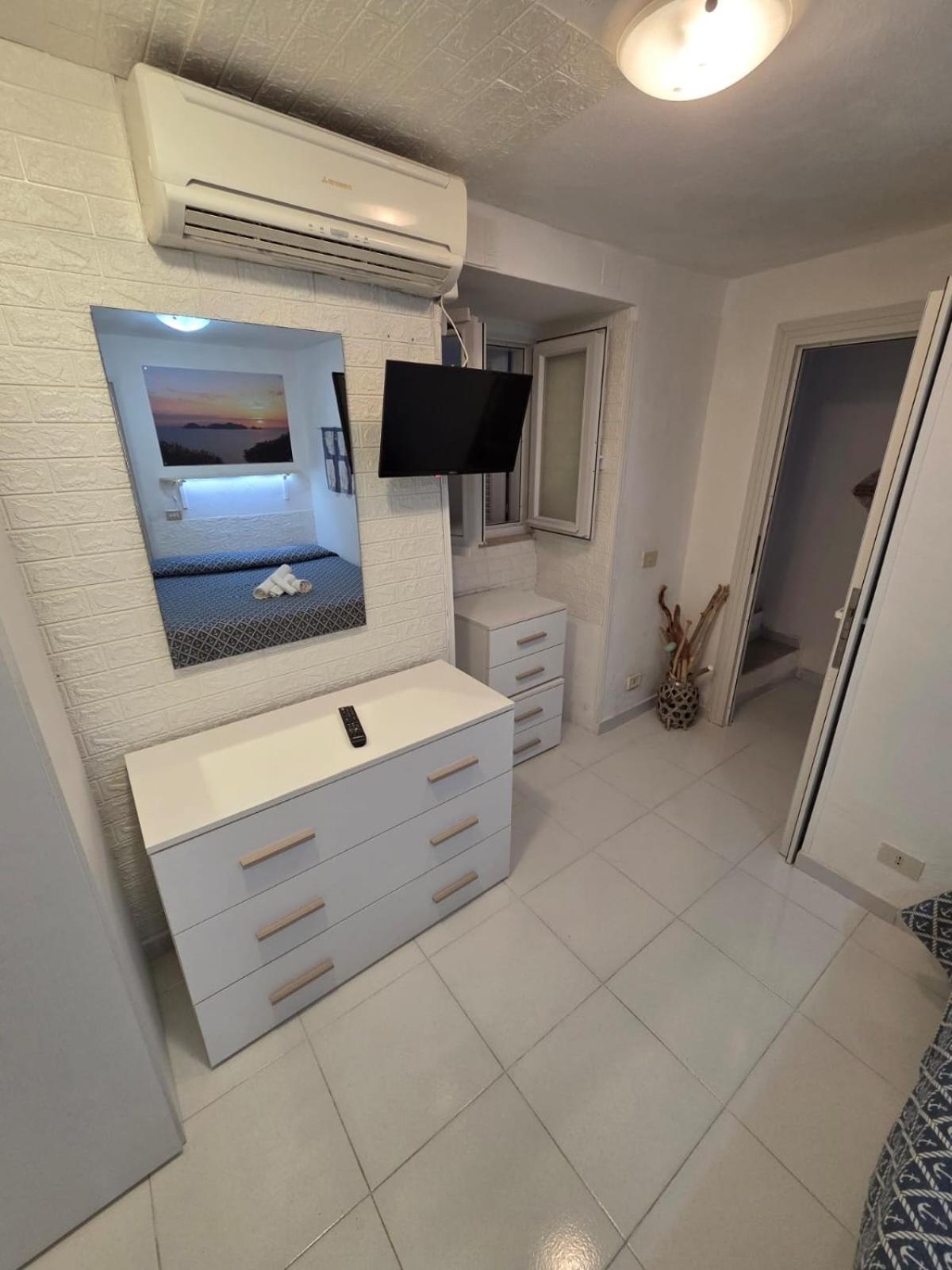Agenzia Aprea Appartamenti Ponza Esterno foto