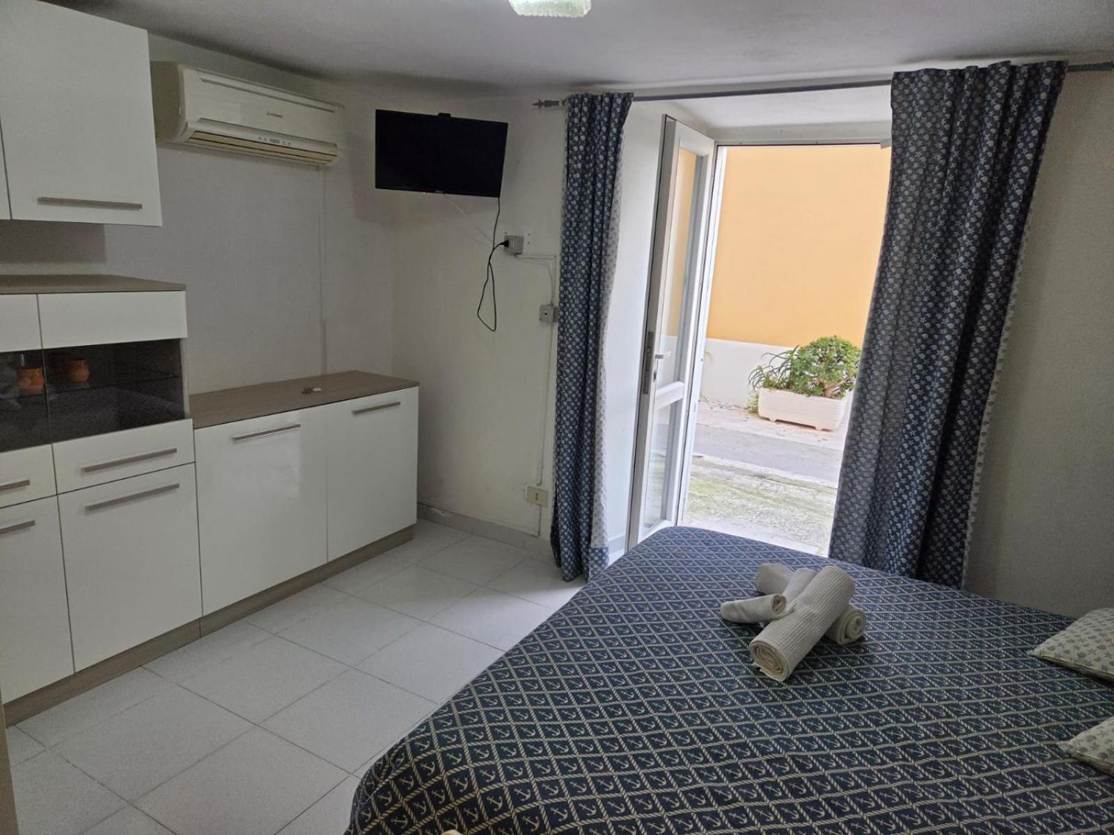 Agenzia Aprea Appartamenti Ponza Esterno foto