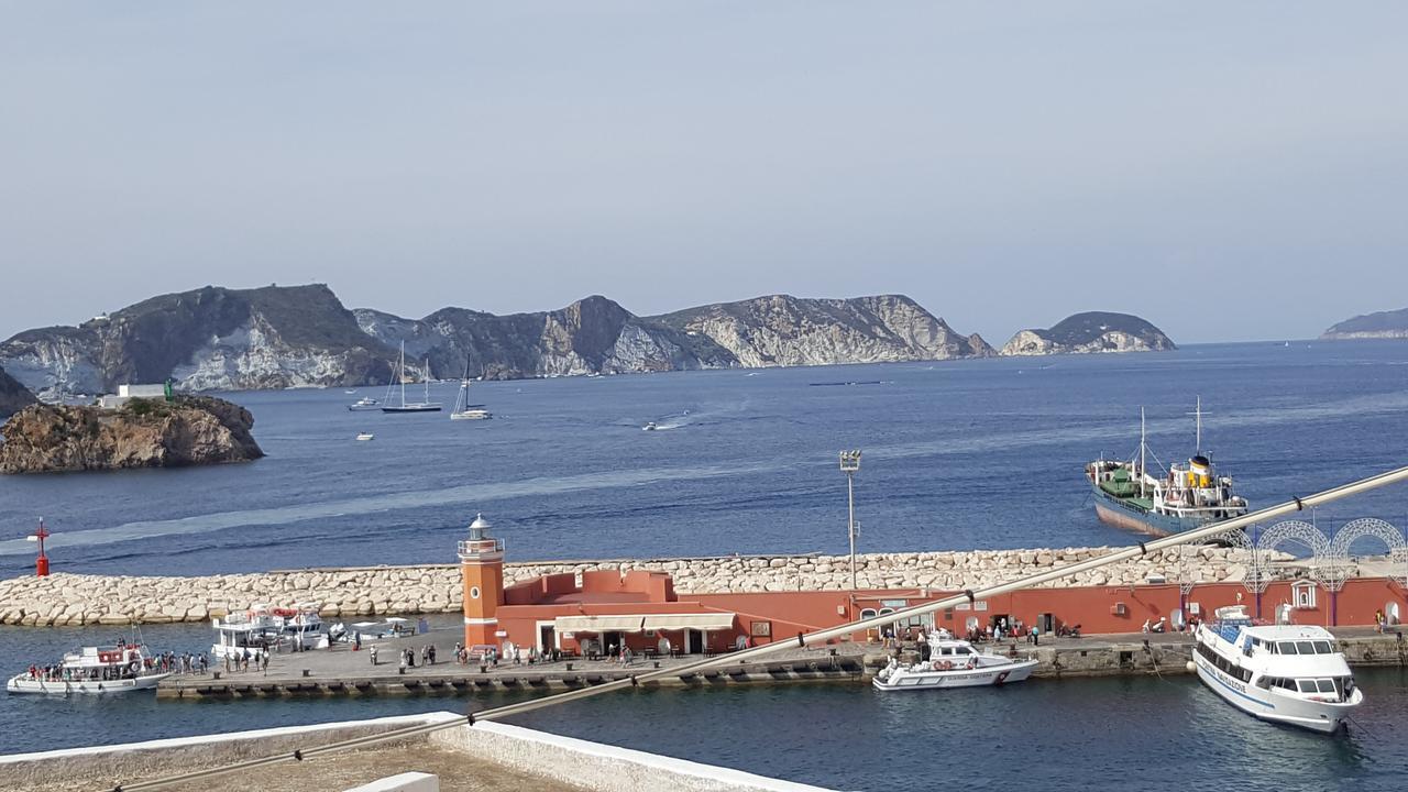 Agenzia Aprea Appartamenti Ponza Esterno foto