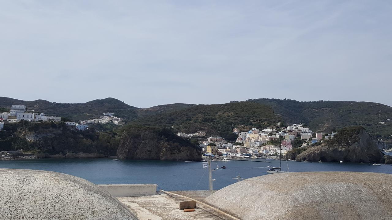 Agenzia Aprea Appartamenti Ponza Esterno foto